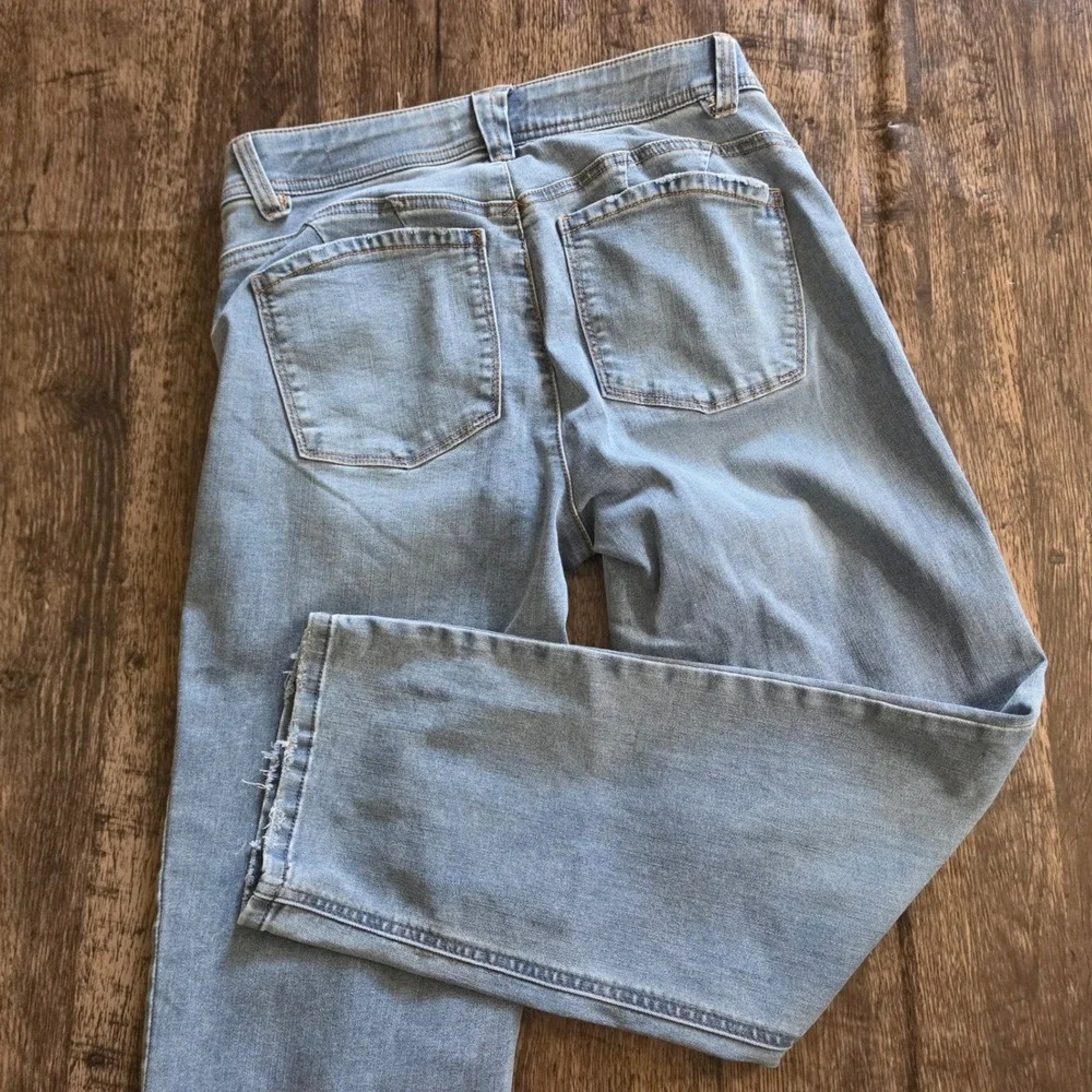 DEMOCRACY Ab Technology Jeans Womens 6 Blue Light Wash Distressed Raw Hem - Picture 6 of 6